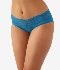 Lace Kiss Hipster: Faience
