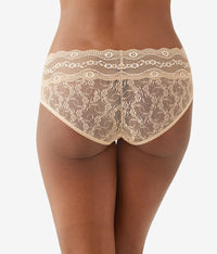 Lace Kiss Hipster: Au Natural